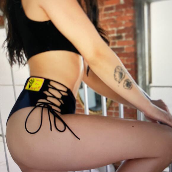 Savage X Fenty 70’s Sleeveless Crop Top w/Tie Front & Matching High Waist Bottom - Picture 2 of 16